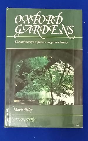 Imagen del vendedor de Oxford Gardens : The University's Influence on Garden History. a la venta por Wykeham Books