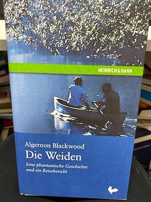 Bild des Verkufers fr Die Weiden : eine phantastische Geschichte. Eine gottverlassene Donaulandschaft, die aus nichts als Weiden, Wind und Wasser zu bestehen scheint. Auf einer dieser Sandbnke schlagen zwei Kanuten ihr Zelt auf, um dort die Nacht zu verbringen. Zunchst sind sie fasziniert von der Urtmlichkeit und Abgeschiedenheit des Ortes; allmhlich wird dieses Gefhl des Einsseins mit der Natur jedoch verdrngt durch eine immer strker fhlbare Bedrohung, die sich im Laufe der Nacht zu lhmender Furcht verdichtet. Ungeheuerliche Gestalten tauchen auf, das Kanu schlgt leck, ein Paddel geht verloren, und am Ende dieser Nacht haben beide das Gefhl, nur mit knapper Not etwas Entsetzlichem entronnen zu sein. Anla fr diese Erzhlung war eine Kanufahrt, die Algernon Blackwood mit einem Freund auf der Donau unternahm und ber die er 1901 einen Reisebericht schrieb fr das englische Macmillan's Magazine mit dem Titel"Eine Kanufahrt auf der Donau". zum Verkauf von bookmarathon