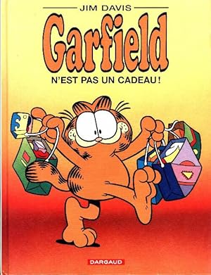 Image du vendeur pour Garfield Tome XVII : Garfield n'est pas un cadeau ! - Jim Davis mis en vente par Book Hmisphres