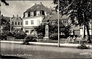 Bild des Verkufers fr Ansichtskarte / Postkarte Fredericia Jutland Dnemark, Ryes Plads, Platz, Denkmal zum Verkauf von akpool GmbH