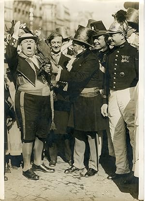 "RENCONTRE DES COMMUNES LIBRES DU VIEUX MONTMARTRE ET DE MARSEILLE 1931" Photo de presse original...