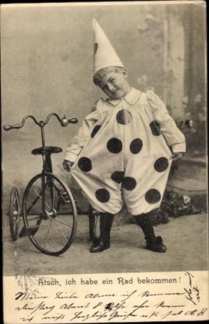 Ansichtskarte / Postkarte kostümierter Junge mit Dreirad, Clown, Portrait