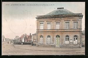 Carte postale Avesnes-le-Sec, La Grande-Rue et la Mairie