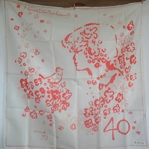 "Neues Deutschland 40". Seidentuch handbedruckt (rot / weiß). Mädchenkopf mit Vogel und Blumen. G...