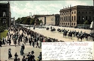 Ansichtskarte / Postkarte Berlin Mitte, Unter den Linden, Kaiser an der Spitze der Fahnenkompanie