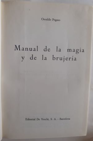 Seller image for Manual de la magia y la brujera for sale by Librera Ofisierra