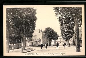 Ansichtskarte Pithiviers, Avenue de la République et la Gare, Strassenpartie mit Bahnhof