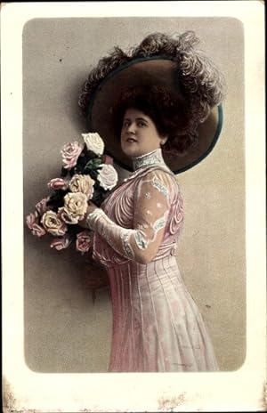 Ansichtskarte / Postkarte Portrait einer Frau, Kleid, Blumenstrauß. Hut - RundK/L 1177
