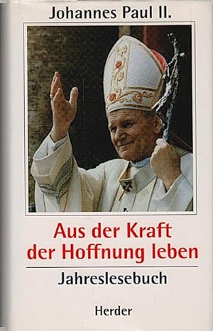 Seller image for Aus der Kraft der Hoffnung leben / Johannes Paul II. Mit einem Vorw. von Joseph Ratzinger. Hrsg. von Franz Johna for sale by Schrmann und Kiewning GbR