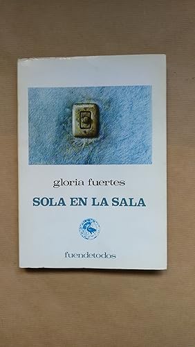 Imagen del vendedor de Sola en la sala. a la venta por LIBRERIA ANTICUARIA LUCES DE BOHEMIA