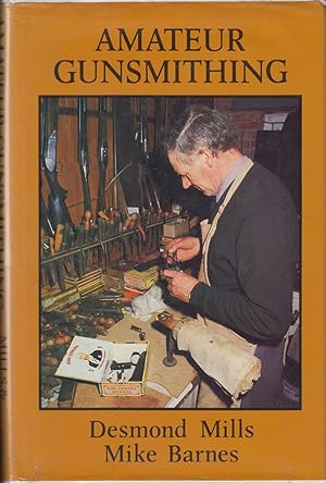 Imagen del vendedor de AMATEUR GUNSMITHING. By Desmond Mills and Mike Barnes. a la venta por Coch-y-Bonddu Books Ltd