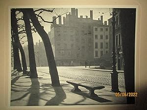 Bild des Verkufers fr UNE PHOTOGRAPHIE 160 x 200 m/m " SOLEIL d'AUTOMNE " sur un SUPPORT CARTONN 280 x 380 m/m , EXTRAITE de "" LES ASPECTS de LYON par BLANC et DEMILLY " [ 1933 ] zum Verkauf von LA FRANCE GALANTE