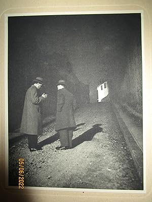 Bild des Verkufers fr UNE PHOTOGRAPHIE 160 x 200 m/m " SUR LES PENTES de LA CROIX-ROUSSE " sur un SUPPORT CARTONN 280 x 380 m/m , EXTRAITE de "" LES ASPECTS de LYON par BLANC et DEMILLY " [ 1933 ] zum Verkauf von LA FRANCE GALANTE