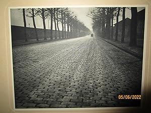 Bild des Verkufers fr UNE PHOTOGRAPHIE 160 x 200 m/m " LES BOULEVARDS EXTRIEURS - LA PART-DIEU " sur un SUPPORT CARTONN 280 x 380 m/m , EXTRAITE de "" LES ASPECTS de LYON par BLANC et DEMILLY " [ 1933 ] zum Verkauf von LA FRANCE GALANTE