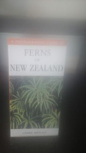 Bild des Verkufers fr A Photographic Guide to Ferns of New Zealand zum Verkauf von Stone Soup Books Inc