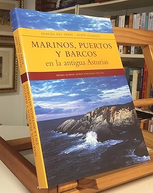 Seller image for Marinos Puertos Y Barcos En La Antigua Asturias for sale by La Bodega Literaria