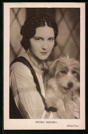 Bild des Verkufers fr Ansichtskarte Schauspielerin Renee Heribel mit Hund im Arm zum Verkauf von Bartko-Reher