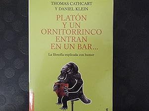 Seller image for PLATON Y UN ORNITORRINCO ENTRAN EN UN BAR. for sale by TAHOE