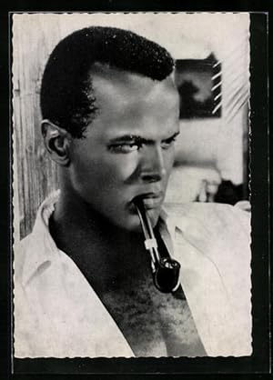 Image du vendeur pour Ansichtskarte Musiker Harry Belafonte mit Pfeife mis en vente par Bartko-Reher