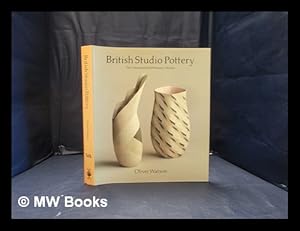 Seller image for British studio pottery: the Victoria and Albert Museum collection / Oliver Watson; photography by Ian Thomas and Mike Kitcatt for sale by MW Books Ltd.