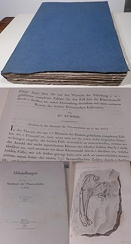 Bild des Verkufers fr Abhandlungen der Kniglichen Akademie der Wissenschaften zu Berlin. Aus dem Jahre 1857." Mit einem bedeutenden Aufsatz des Mathematikers Ernst Eduard Kummer (1810-1893) ber die Fermat-Vermutung, in Erstausgabe: "Einige Stze ber die aus den Wurzeln der Gleichung a? = 1 gebildeten complexen Zahlen, fr den Fall dass die Klassenzahl durch ? theilbar ist, nebst Anwendung derselben auf einen weiteren Beweis des letzten Fermatschen Lehrsatzes." -- Unaufgeschnittenes, also ungelesenes Exemplar. zum Verkauf von Antiquariat Thomas Mertens