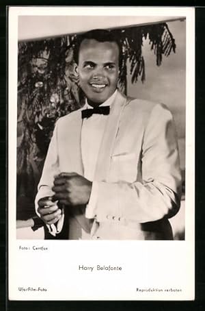 Image du vendeur pour Ansichtskarte Musiker Harry Belafonte in weissem Jacket mis en vente par Bartko-Reher