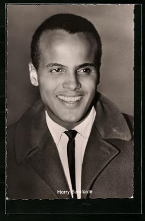 Image du vendeur pour Ansichtskarte Musiker Harry Belafonte im Mantel mis en vente par Bartko-Reher