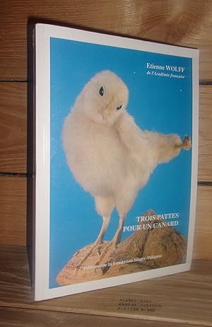 Seller image for TROIS PATTES POUR UN CANARD: Souvenirs d'un biologiste for sale by Planet's books