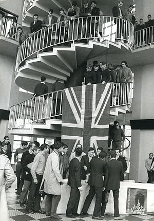 Students from Le Havre to the aid of the British royal family old Photo 1969