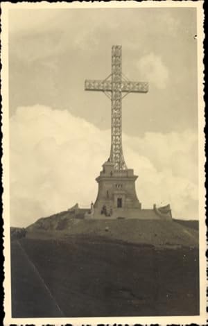 Bild des Verkufers fr Ansichtskarte / Postkarte Rumnien, Caraiman-Spitze, Gedenkkreuz fr die rumnischen Helden des Ersten Weltkriegs zum Verkauf von akpool GmbH