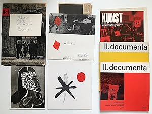 Konvolut zur II. Documenta, enthält u. a. einen von Arnold und Nele Bode signierten Documenta-Bil...