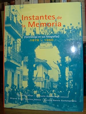 Image du vendeur pour INSTANTES DE LA MEMORIA. (Torrelavega en sus fotografas). 1878-1960 mis en vente par Fbula Libros (Librera Jimnez-Bravo)