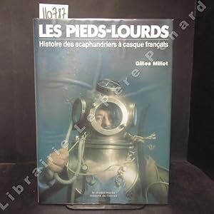 Bild des Verkufers fr Les pieds-lourds. Histoire des scaphandriers  casque franais de 1850  nos jours. zum Verkauf von Librairie-Bouquinerie Le Pre Pnard