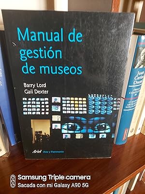 Immagine del venditore per MANUAL DE GESTIO DE MUSEOS venduto da TRANSATLANTICO LIBROS