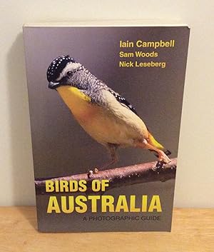 Imagen del vendedor de Birds of Australia : A Photographic Guide a la venta por M. C. Wilson