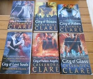 Image du vendeur pour The mortal instruments. Book one: City of Bones. Book Two: City of Ashes. Book Three: City of Glass. Book Four: City of Fallen Angels. Book Five: City of Lost Souls. Book Six: City of Heavenly Fire. (Obra completa) mis en vente par Librera Camino Bulnes