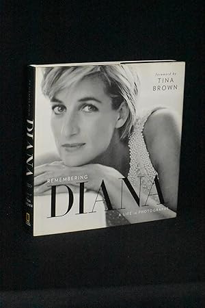 Immagine del venditore per Remembering Diana: A Life in Photographs venduto da Books by White/Walnut Valley Books