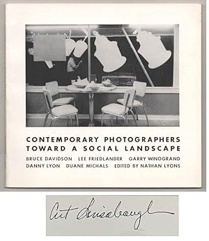 Imagen del vendedor de Contemporary Photographers: Toward a Social Landscape a la venta por Jeff Hirsch Books, ABAA