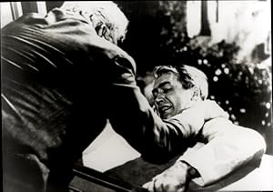 Bild des Verkufers fr Foto Filmszene Das Fenster zum Hof, USA 1954, Szene mit James Stewart und Raymond Burr zum Verkauf von akpool GmbH