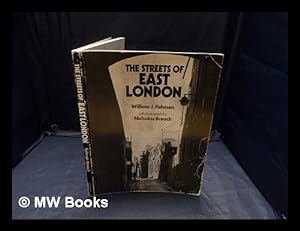 Image du vendeur pour The streets of East London / (by) William J. Fishman ; with photographs by Nicholas Breach mis en vente par MW Books
