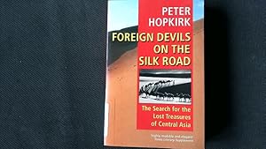 Bild des Verkufers fr Foreign devils on the Silk Road. The search for the lost cities and treasures of Chinese Central Asia. zum Verkauf von Antiquariat Bookfarm