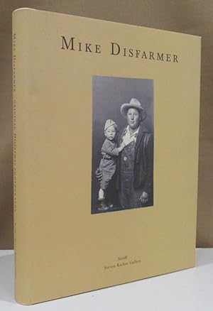 Bild des Verkufers fr Original Disfarmer Photographs. With an Essay by Alan Tarchtenberg and a Foreword by Steve Kasher. zum Verkauf von Dieter Eckert