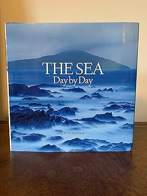Bild des Verkufers fr The Sea: Day by Day zum Verkauf von Vero Beach Books