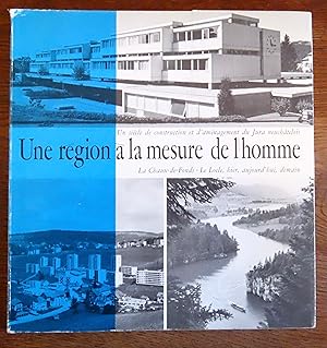 Image du vendeur pour Un sicle de construction et d'amnagement du Jura neuchtelois. Une rgion  la mesure de l'homme. La Chaux-de-Fonds - Le Locle, hier aujourd'hui, demain. mis en vente par La Bergerie