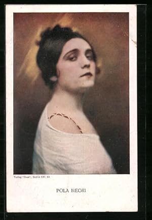 Ansichtskarte Schauspielerin Pola Negri mit strengem Blick