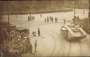 Foto Ansichtskarte / Postkarte Köln, Besatzungstruppen vor dem Dom, Panzer