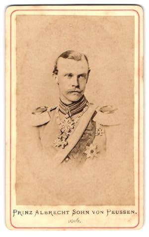 Bild des Verkufers fr Fotografie unbekannter Fotograf und Ort, Portrait Prinz Albrecht von Preussen in Gardeuniform mit ORden, Epauletten zum Verkauf von Bartko-Reher