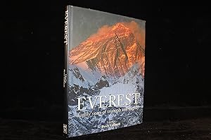 Immagine del venditore per Everest: Eighty Years of Triumph and Tragedy venduto da ShiroBooks