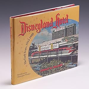 Bild des Verkufers fr Disneyland Hotel: The Early Years 1954-1988 zum Verkauf von Salish Sea Books