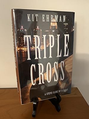 Bild des Verkufers fr Triple Cross (Steve Cline Mysteries (Hardcover)) zum Verkauf von Hopkins Books